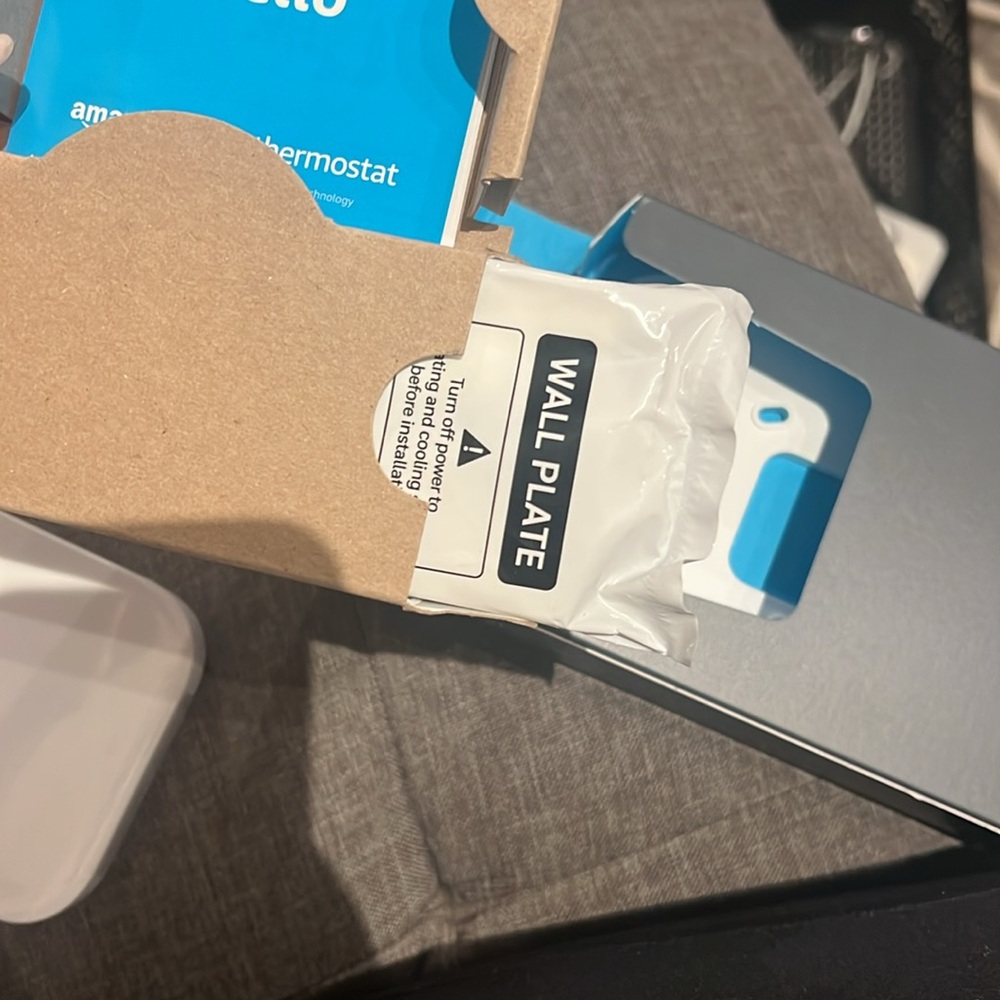 Amazon Smart Thermostat - Picture 4 of 10